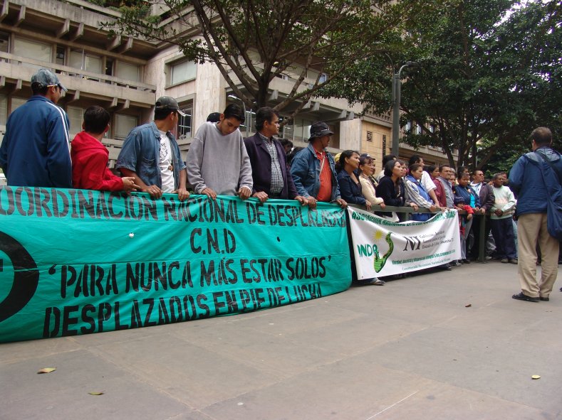 Organizaciones de población desplazada, niegan que el gobierno esté cumpliendo con las órdenes de la corte constitucional en la sentencia t 025/04