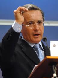 Una jueza española investigará la trama de espionaje de Uribe