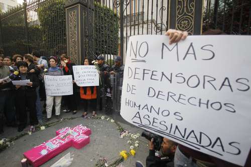 Plantón contra el Feminicidio de las Mujeres Mexicanas y en solidaridad con las Defensoras de Ddhh hostigadas y amenazadas Por todas las Mujeres: Ni Una Mas!!