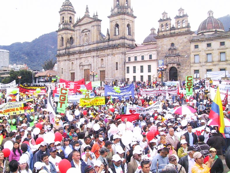 Pensionados exigen al gobierno reducir aporte a salud del 12 al 4%