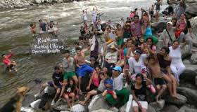 Mujeres y hombres del Movimiento Social en Defensa del Río Sogamoso continúan en manifestación pacífica frente a Gobernación de Santander