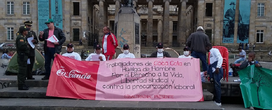 Huelga de hambre de trabajadores de Coca-Cola por inminente despido masivo y otras violaciones a sus derechos