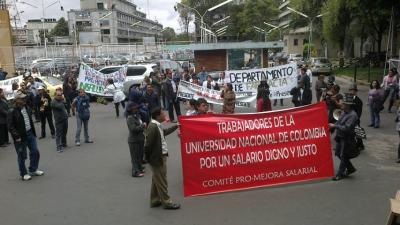 Los trabajadores  de la Universidad Nacional votan  asamblea permanente