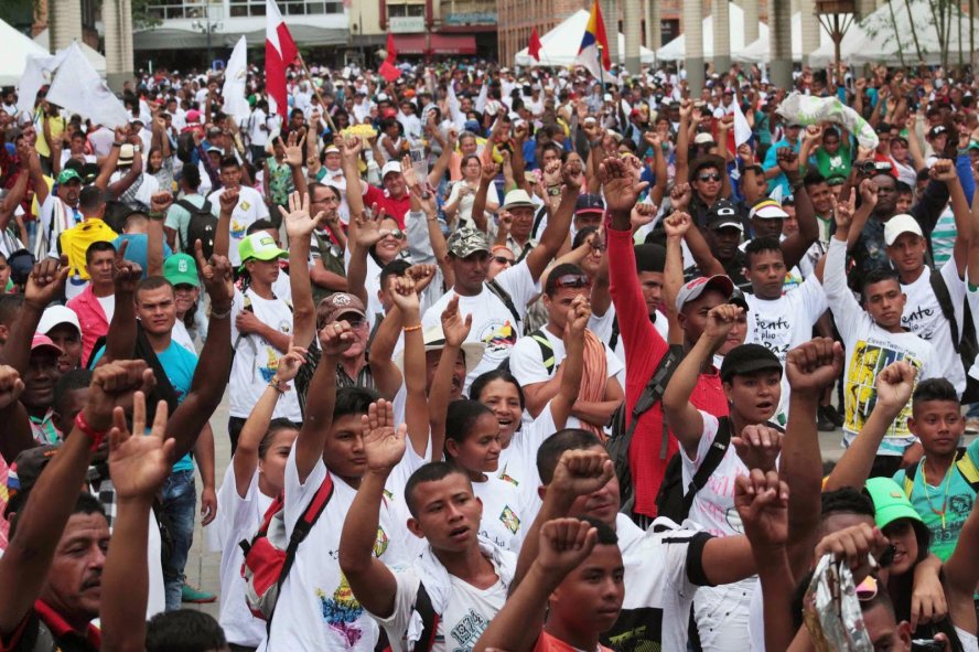 Hoy más que nunca: Al conflicto armado, salida política negociada