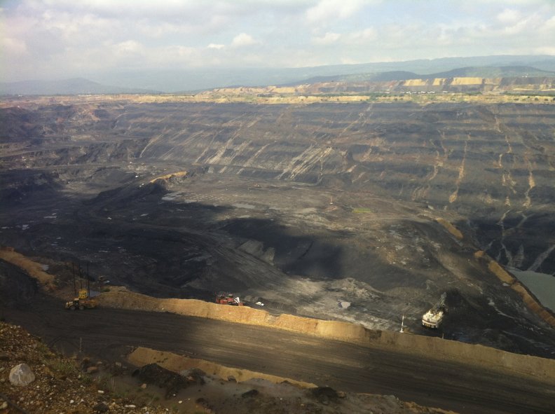 Exministro de Minas y multinacional carbonífera (filial de Glencore) condenados a pagar $60.000 millones