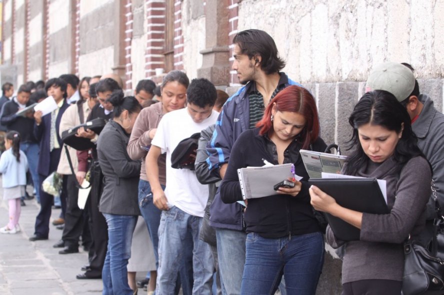 Los jóvenes de Latinoamérica se debaten entre  el desempleo y la informalidad