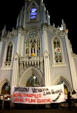 Comunidad del Jarillón en toma pacífica de la Iglesia La Ermita en Cali