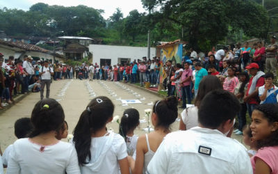 Durante homenaje a víctimas del paramilitarismo, campesinos denuncian más persecuciones