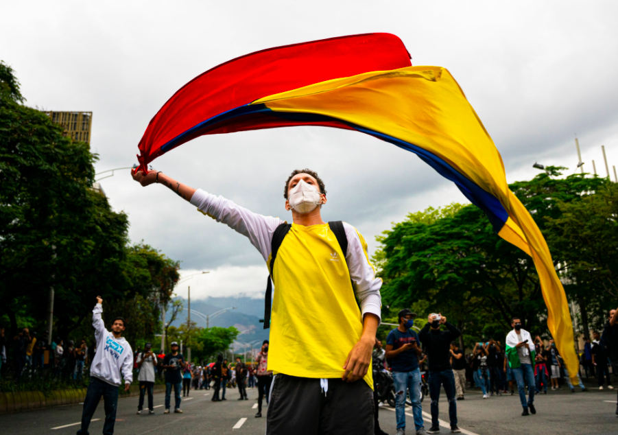 300 grupos de derechos humanos piden al Consejo de Derechos Humanos que exija el fin de la violencia contra los manifestantes en Colombiaprensa cajar