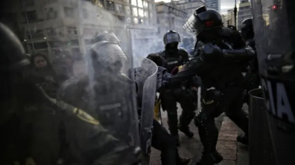La Procuraduría inhabilitó por 20 años a policía responsable de la muerte de un manifestante en protestas de 2020