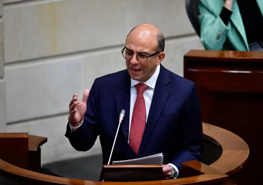 Magistrado Carlos Camargo nombró hijos de consejeros de Estado en la Defensoría