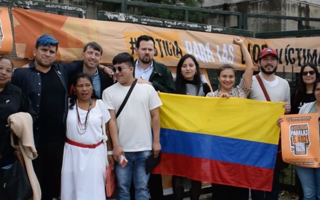 “Si no es en Argentina, no será en ningún lugar,” víctimas de crímenes de Estado solicitan a la Cámara Federal reabrir investigación contra Álvaro Uribe Vélez